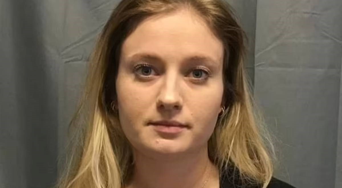 Nastavnica iz SAD-a udana za policajca se ljubila s učenikom, slala mu gole slike