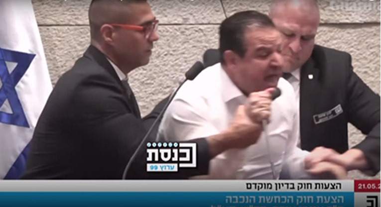 Izraelskog političara na silu odveli iz parlamenta jer je govorio o zločinima u Gazi