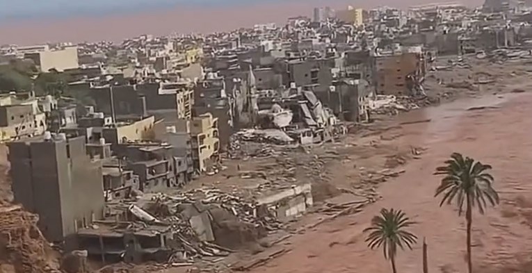 VIDEO Ovo je snimka iz grada u Libiji. Voda pretvorila redove višekatnica u ruševine