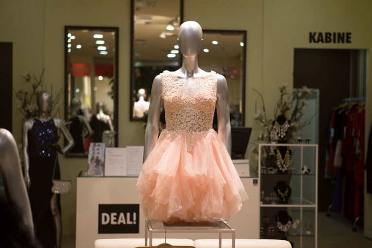 Nova modna destinacija: Otvoren salon svečanih haljina Deal!
