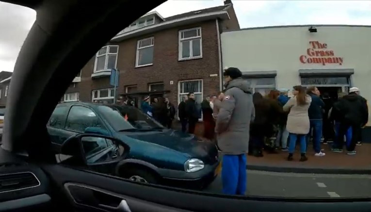 U Nizozemskoj se kafići koji prodaju travu zatvaraju u 18 sati, evo kako su ljudi reagirali