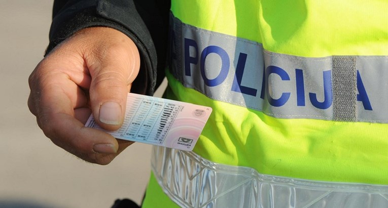 Djelatnica policije tri godine uzimala novac od izdavanja vozačkih dozvola