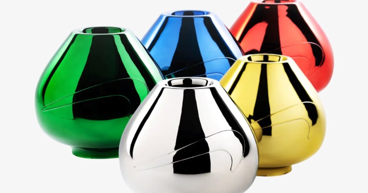 Umjetnik koji je bacio urnu dinastije Han sada prodaje vaze s obrnutim Nike simbolom