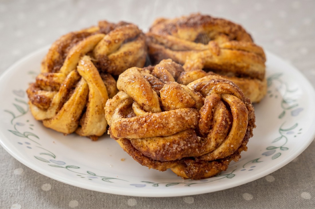 Danas palimo pećnice i radimo preukusne čvoriće s cimetom, tu je recept