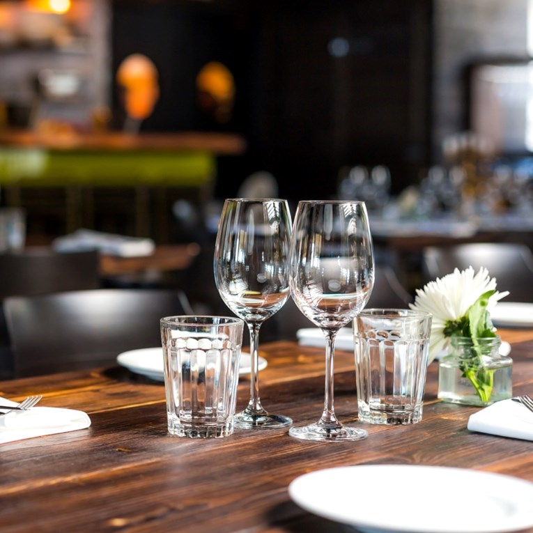 Hoće li se u hrvatskim restoranima ponovno govoriti hrvatski umjesto engleskog?