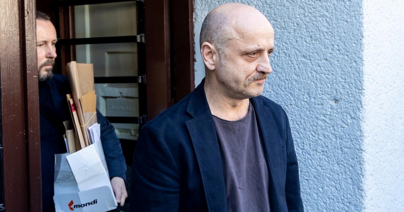 Kad te politika u životu stvarno prati u stopu