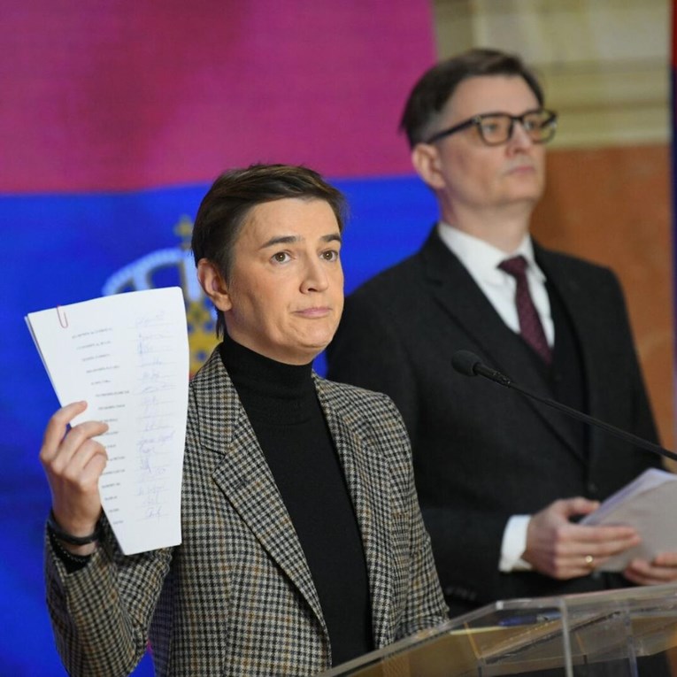 Studenti poručili Vučićevom tabloidu da im je neprijatelj. Brnabić: Skandal 