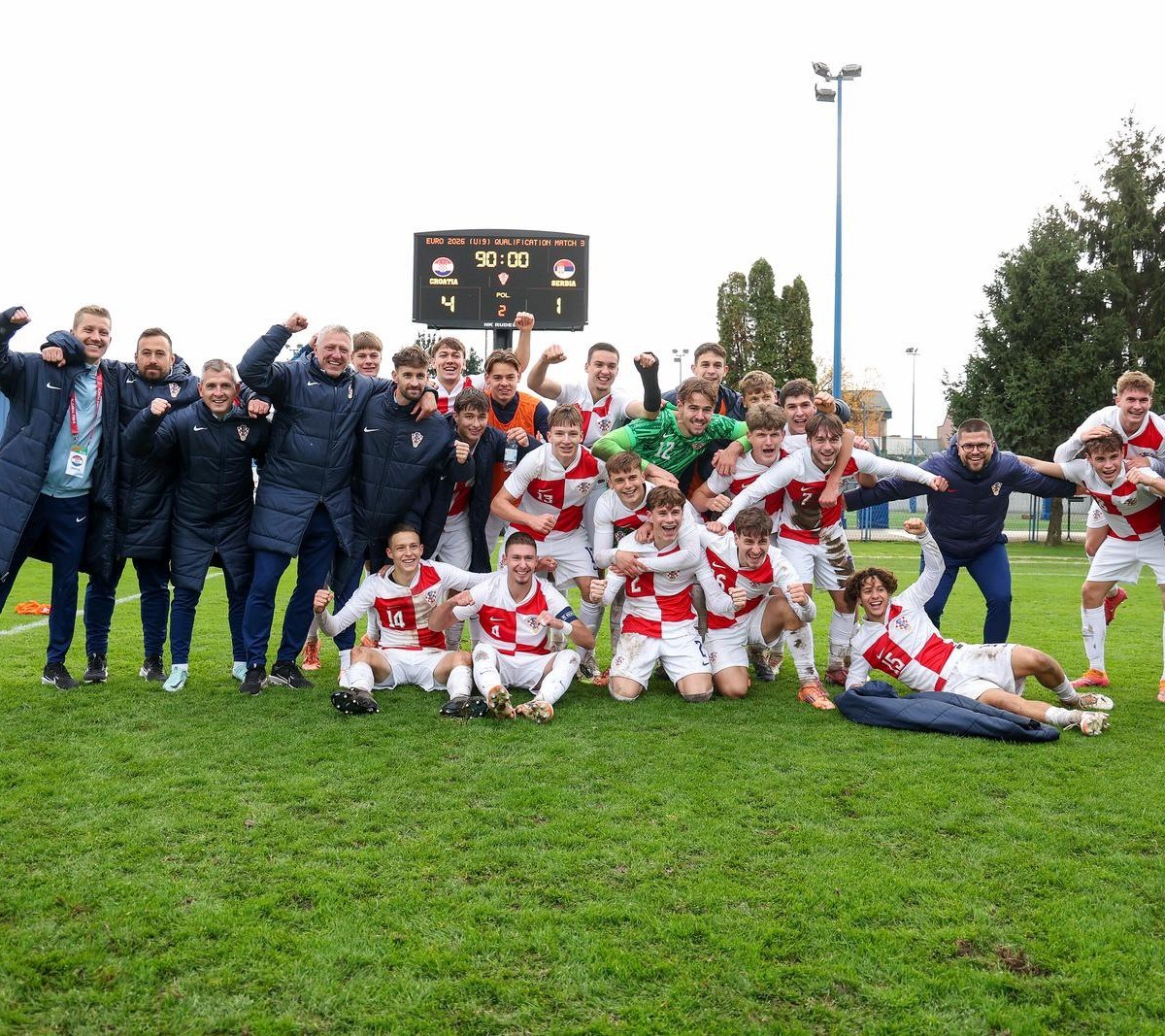 Pogledajte uz koju su pjesmu mladi hrvatski nogometaši proslavili pobjedu nad Srbijom