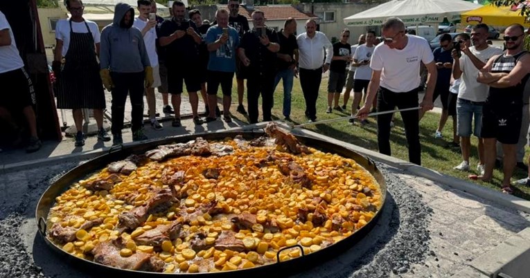 U Turjacima blizu Sinja napravili peku za Guinnessovu knjigu rekorda, teška je 600 kg