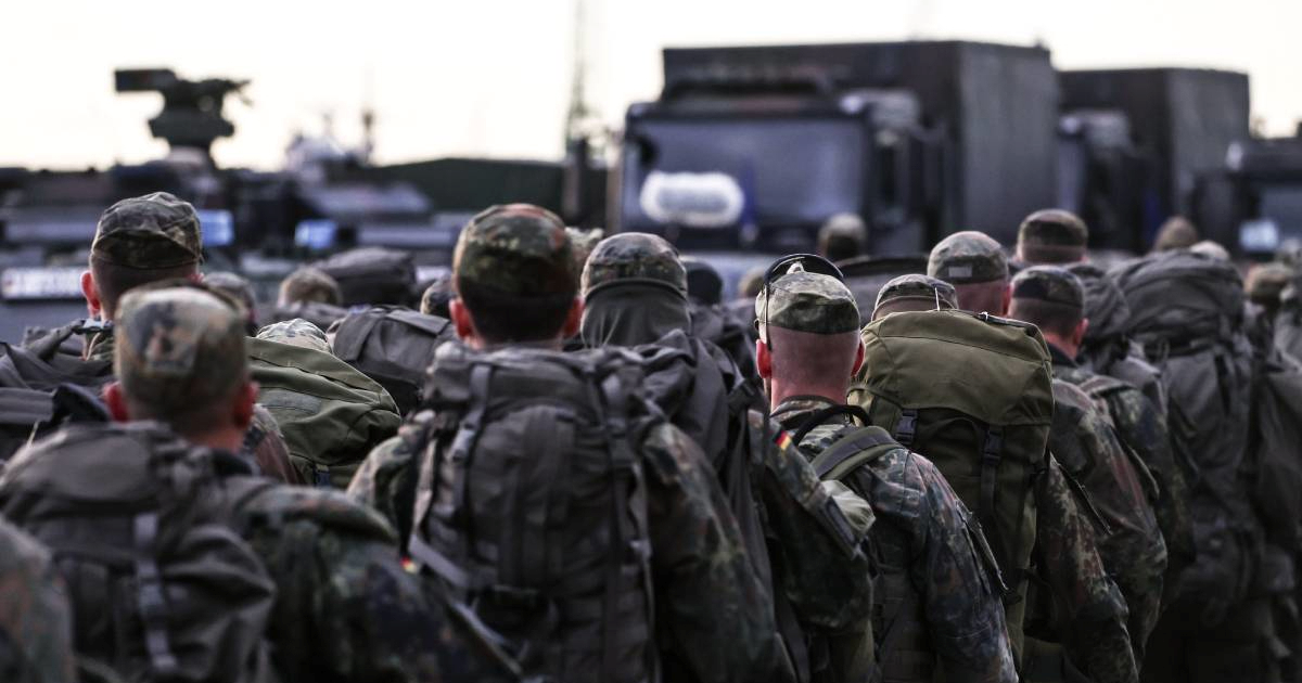 Njemački školarci prosvjeduju protiv vojne obveze: "Pametna glava ne navlači šljem"