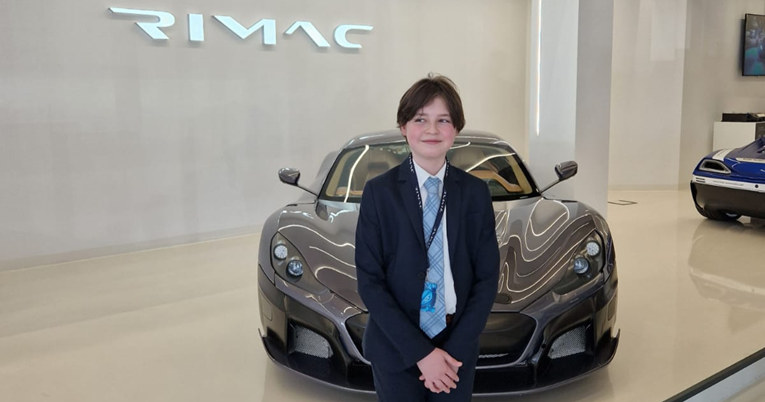 Mali Einstein (13) posjetio je tvornicu Rimac automobila, pozirao s Neverom