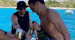 Hummels na brodu u Dalmaciji časti bocom šampanjca od 15 litara