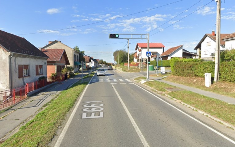 U Lipiku vozio s 2.79 promila, zabio se u auto koji je čekao na semaforu