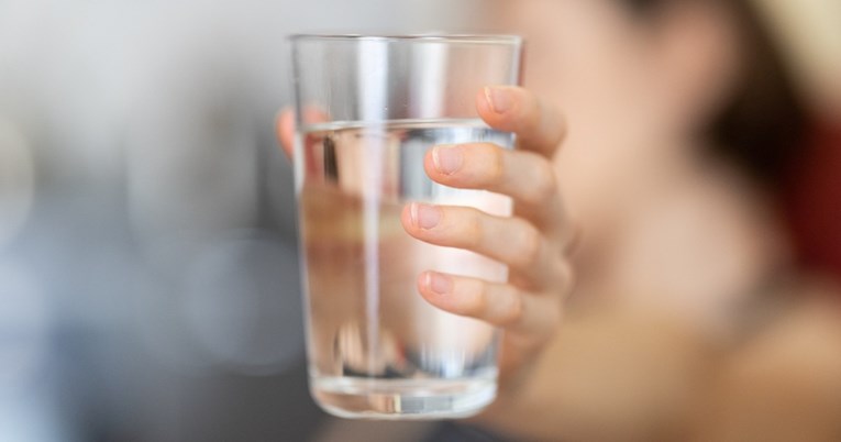 Liječnici otkrili koji znak jasno pokazuje da ne pijemo dovoljno vode