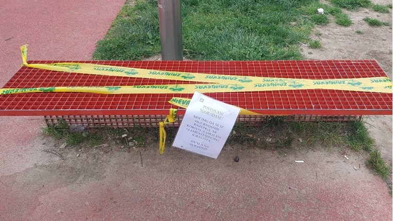 Pogledajte obavijesti koje su osvanule u parku u Zagrebu nakon pobune roditelja
