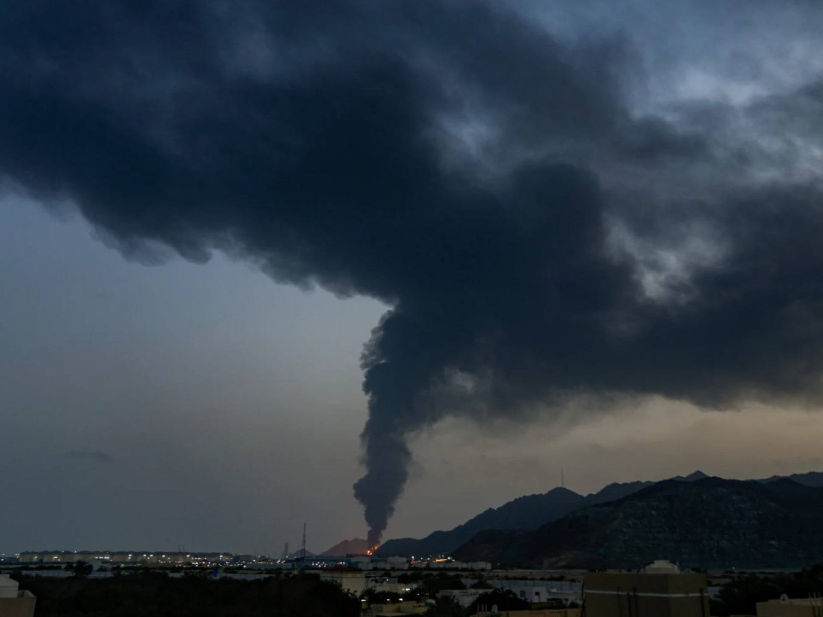 Iranski dronovi pogodili veliku rafineriju u Emiratima, izbio požar