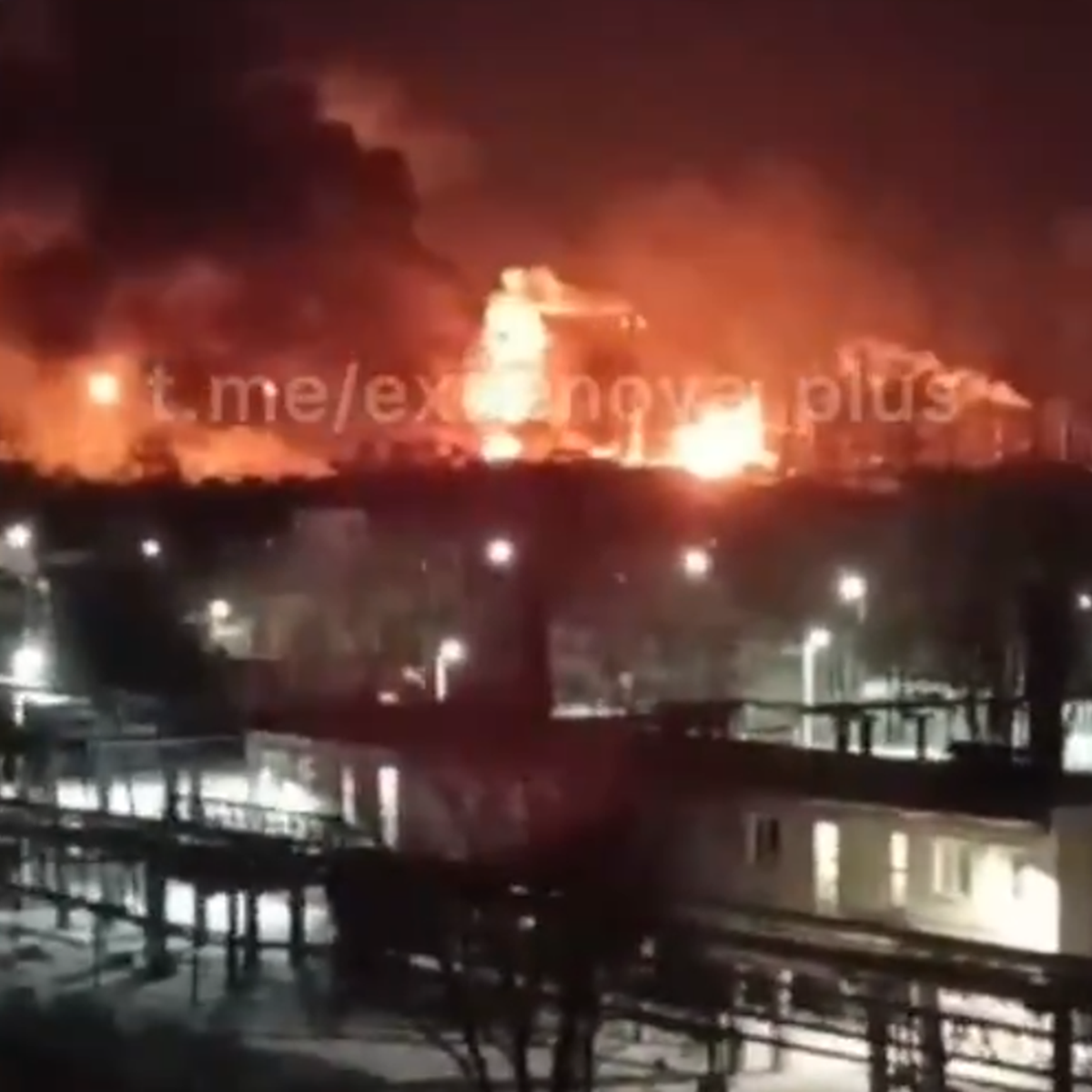VIDEO Pogođena rafinerija u Rusiji. Guverner: Krhotine su izazvale požar