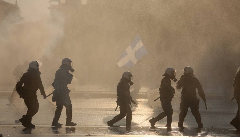 FOTO Diljem Europe sukobi policije i protivnika obveznog cijepljenja