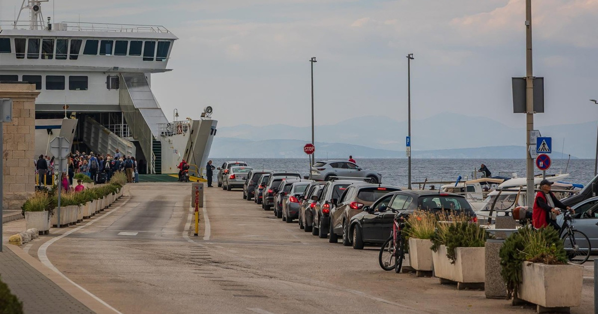 HAK: U trajektnim lukama i na pojedinim graničnim prijelazima moguća dulja čekanja