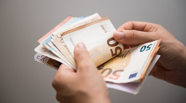 Sada je svima jasno da se bankovna štednja ne isplati – što onda napraviti s novcem?