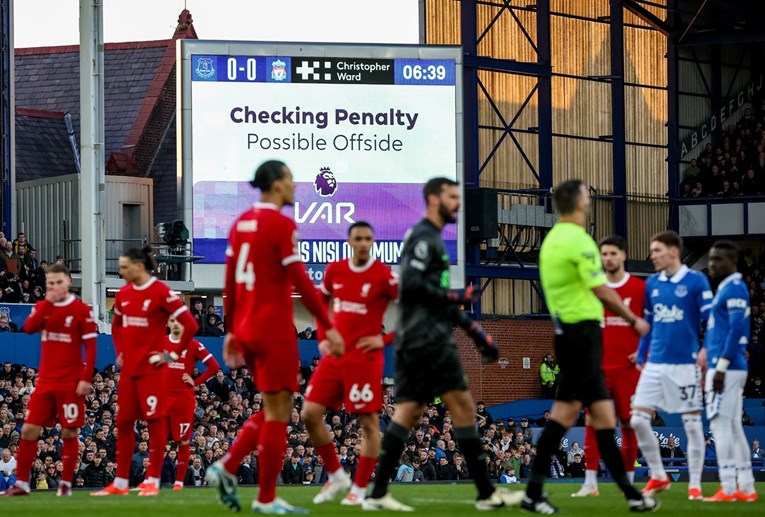 Navijači u Engleskoj bijesni. Velika većina želi ukidanje VAR tehnologije