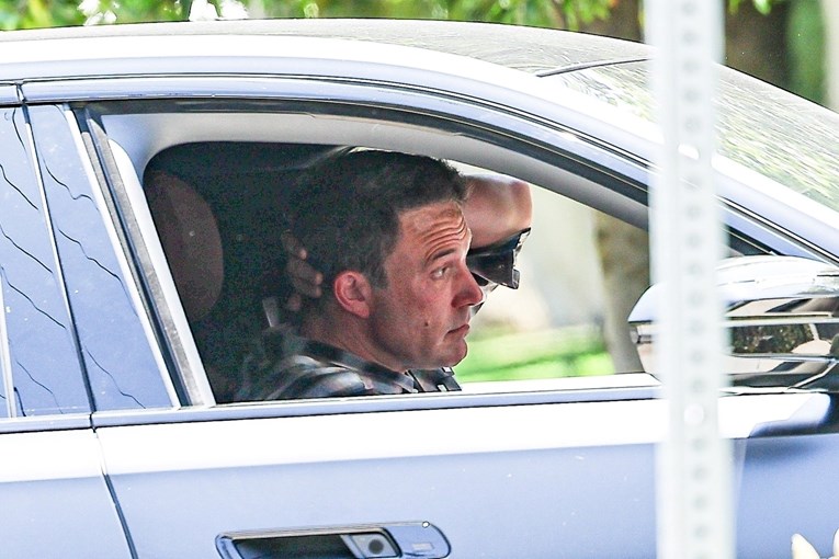 Ben Affleck uoči godišnjice braka skinuo prsten. Prije nekoliko dana ga nosio