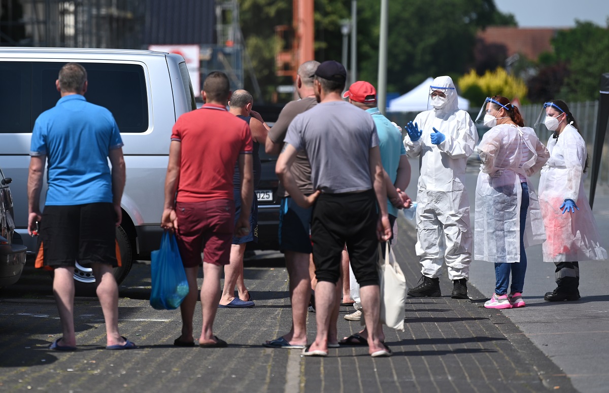U Njemačkoj se održavaju prosvjedi ispred klaonice iz koje se proširio koronavirus