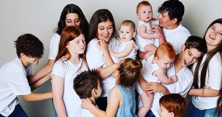 Mama 11 djece šokirala otkrivši koliko je njezin muž bio star kada je prvi put rodila
