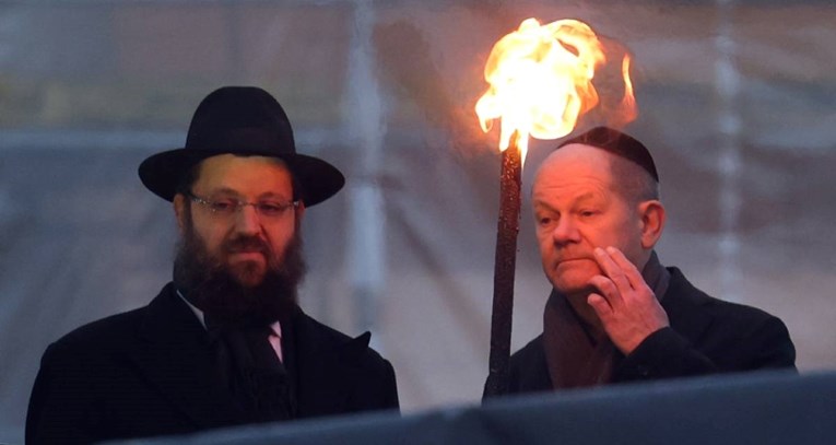 Scholz nosio židovsku kapicu, zapalio svijeću za Hanuku: "Odmah oslobodite sve taoce"