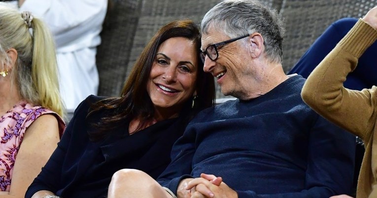 Bill Gates snimljen u društvu udovice direktora, navodno su u vezi
