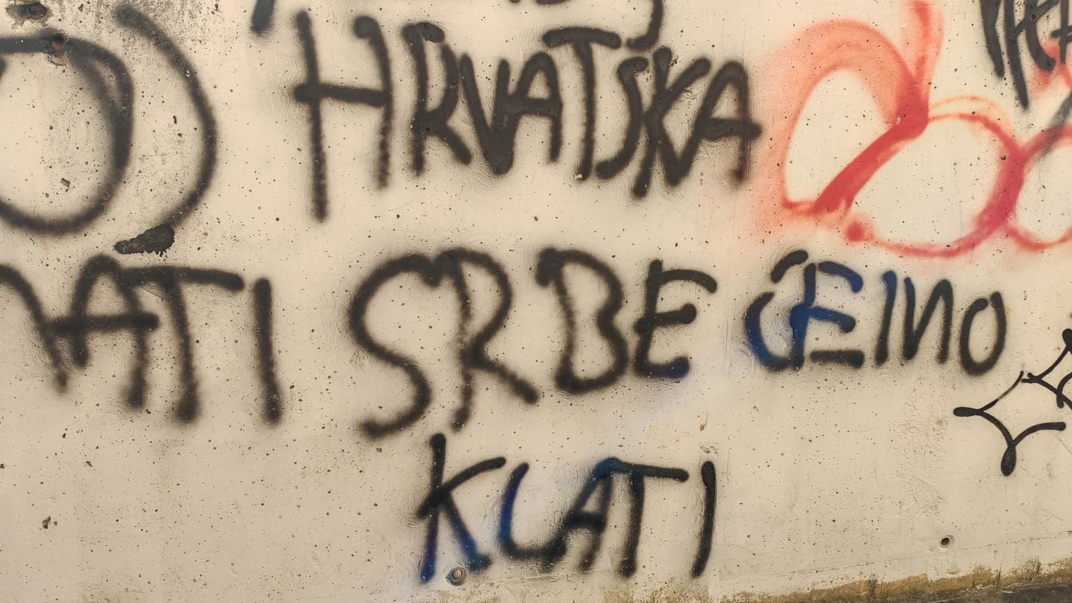 Na zidu škole u Zadru ispisane poruke mržnje: "Hrvatska mati, Srbe ćemo klati"
