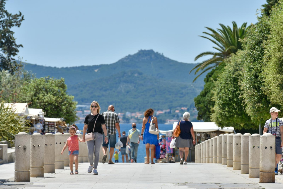 Maske skoro nigdje: Ovako izgleda Zadar nakon pojave koronavirusa na Adria Touru