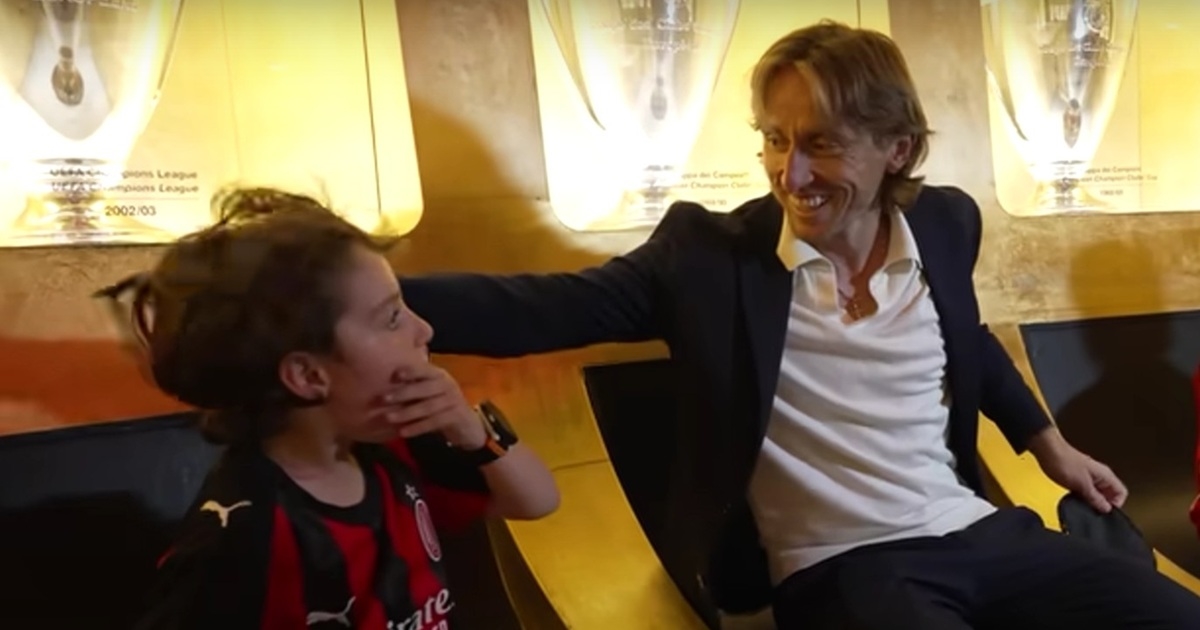 Dječaci su sjedili s maskama na očima. Pogledajte reakciju kad se pojavio Modrić
