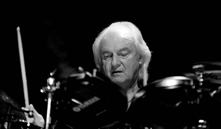 Preminuo Alan White, bubnjar grupe Yes