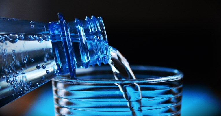 Što se događa s tijelom ako pijemo previše vode?
