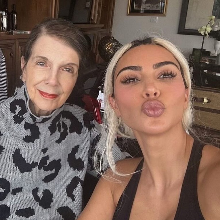 Kim Kardashian napokon (nakon što su je napali) posvetila objavu baki