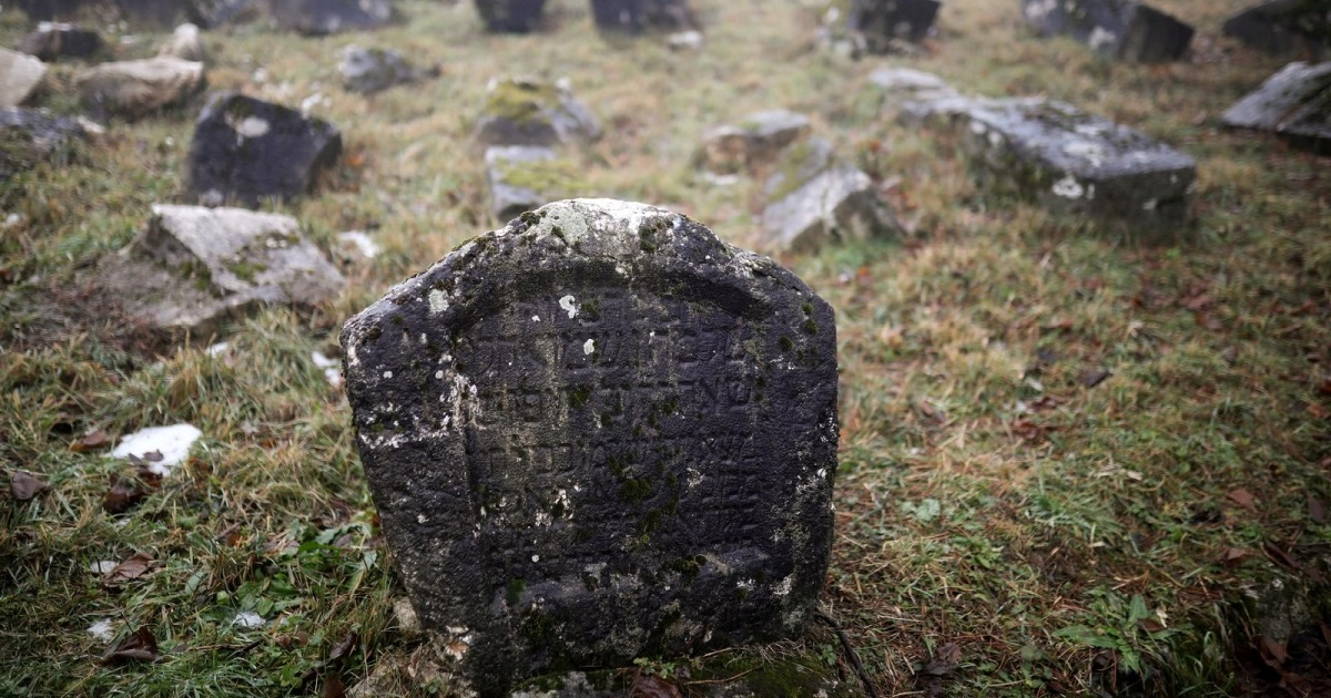 Oskvrnuto židovsko groblje u Mostaru, napadnuta jedna članica zajednice
