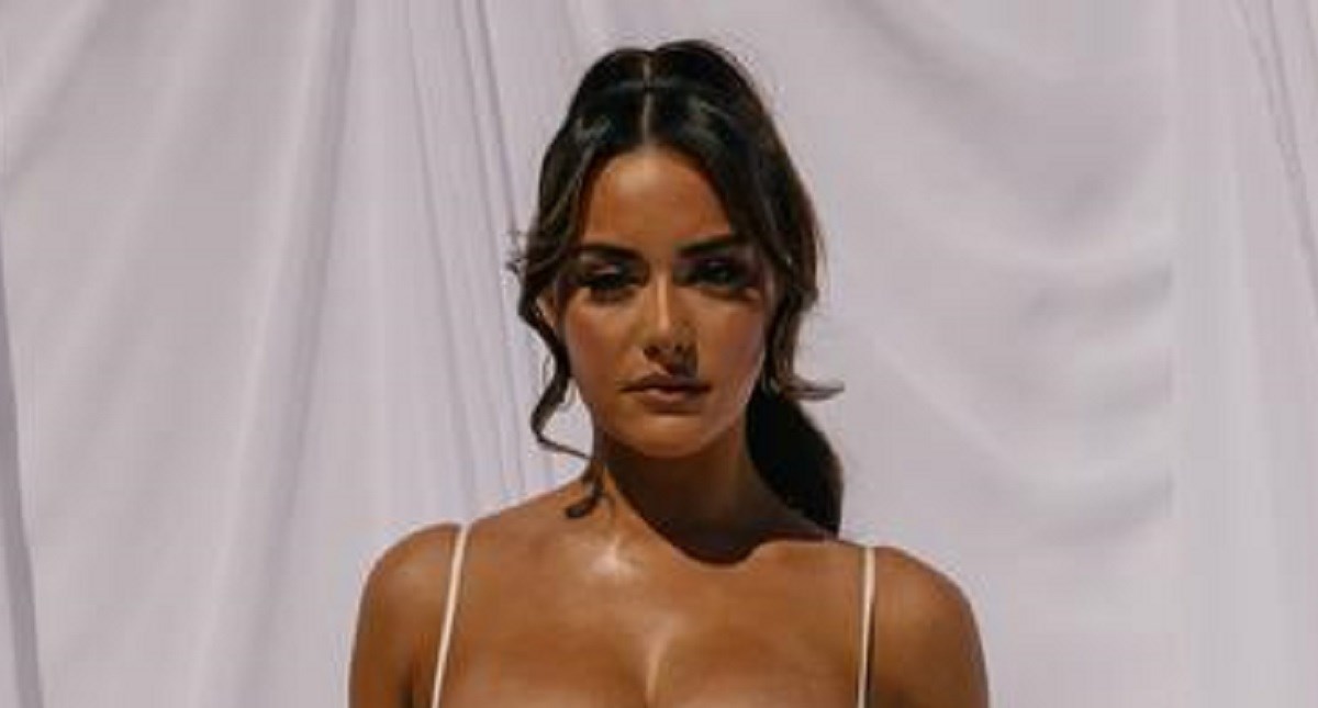 Izazovna haljina izazvala raspravu: "Njene grudi će ukrasti pažnju na mom vjenčanju"