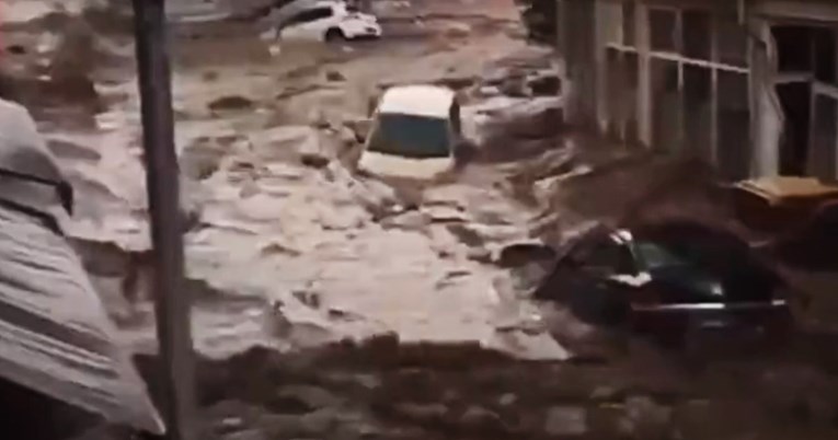U poplavama u Turskoj četvero mrtvih, jedna osoba nestala