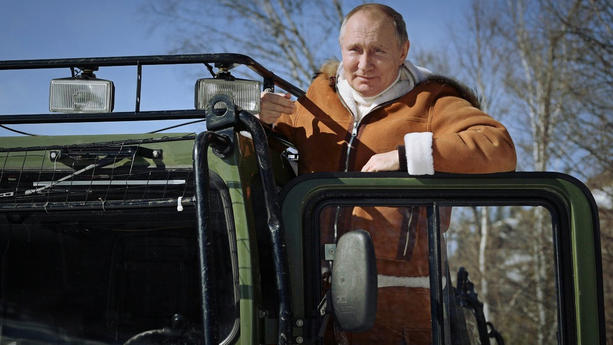 FOTO Putin vikend proveo u Sibiru s ministrom obrane. Pješačili su po snijegu