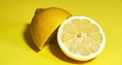 Žene na TikToku tvrde da limunov sok može pomoći odgoditi menstruaciju