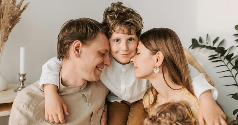 Četiri znaka da vam dijete iskreno vjeruje, prema psihologinji