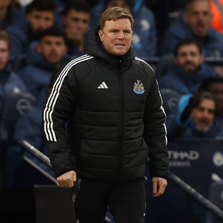 Trener Newcastlea oporavlja se od upale pluća nakon što je hitno hospitaliziran