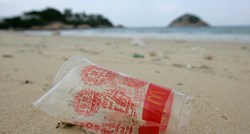 Pokrenut sustav za čišćenje oceana, vadi plastiku s pacifičkog "otoka smeća"