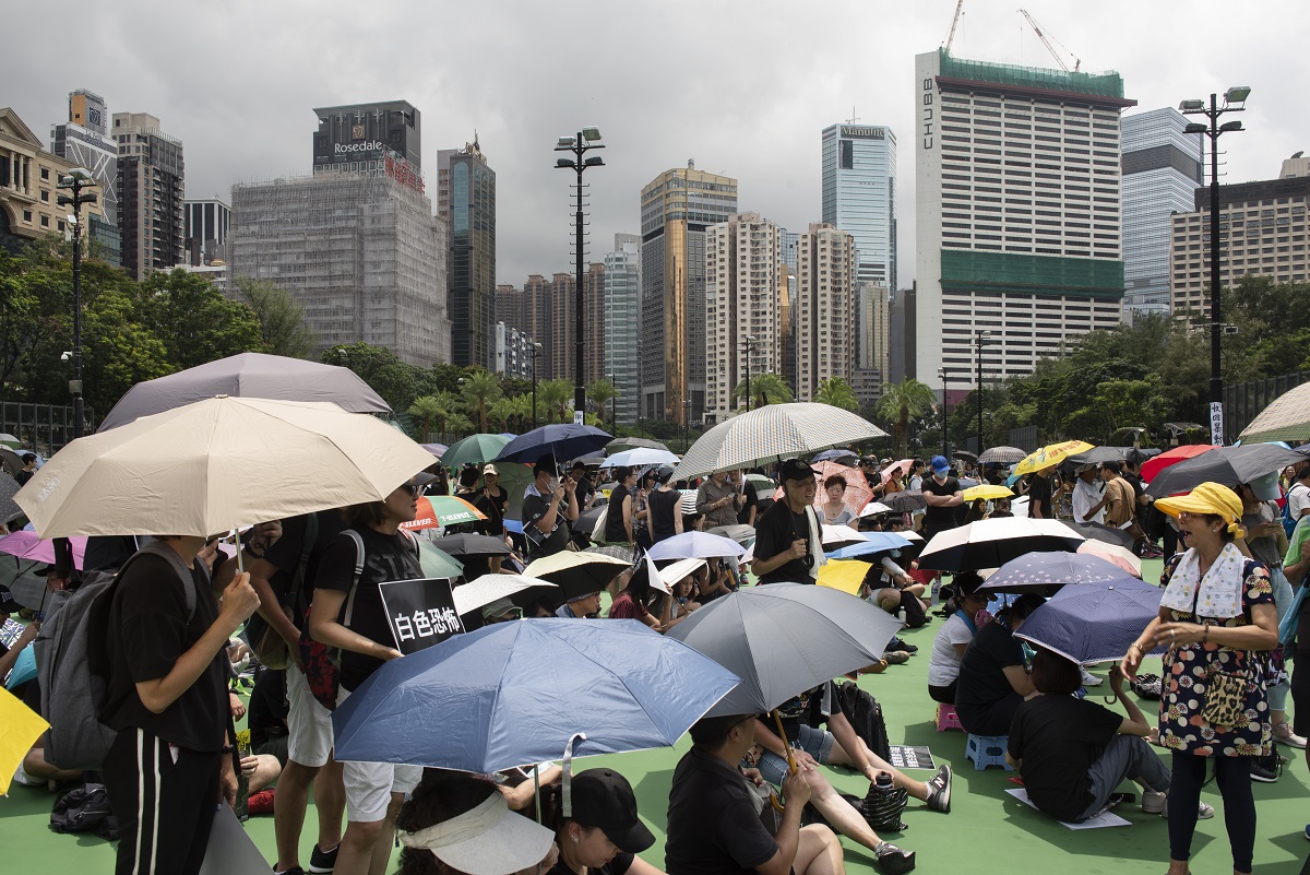 Tisuće prosvjednika na ulicama Hong Konga, prkose policijskoj zabrani