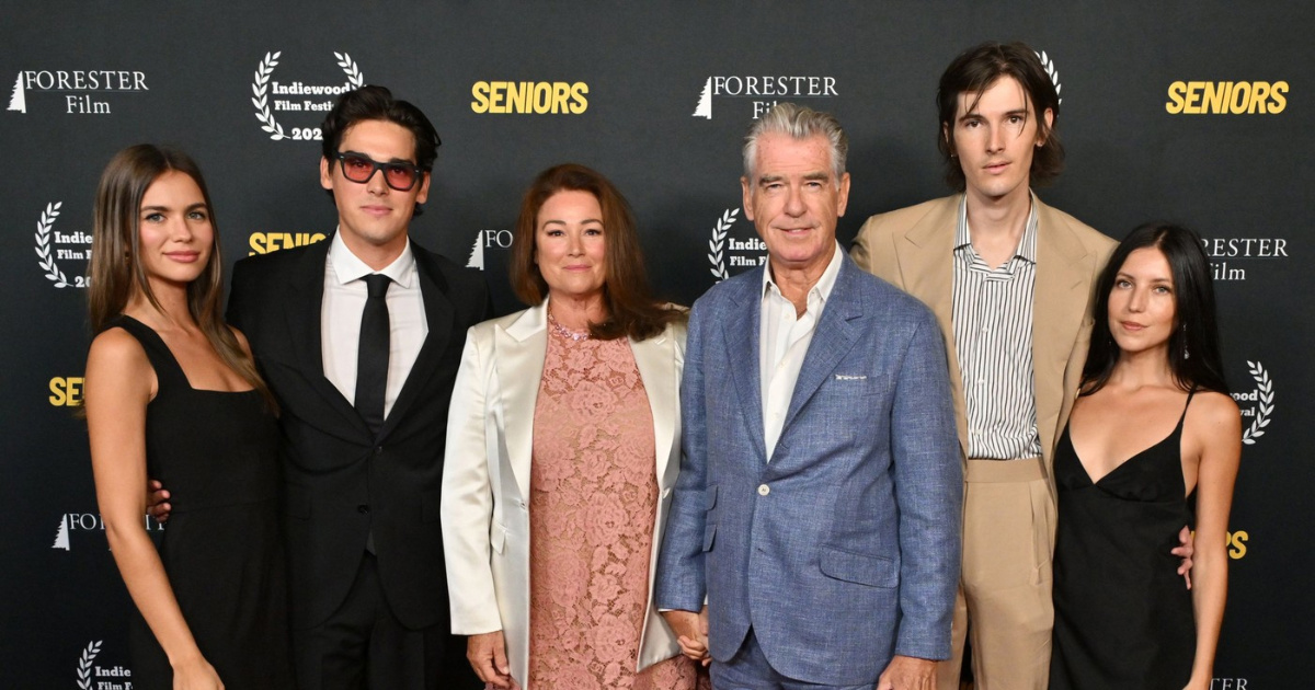 Pierce Brosnan s obitelji bio na premijeri filma u kojem glumi njegov sin