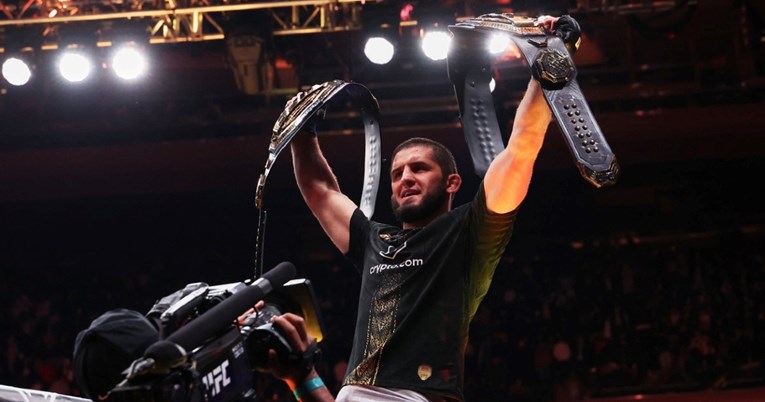 Mahačev nakon osvajanja UFC-ovog pojasa poručio Trumpu: Daj nam Bijelu kuću, dolazimo