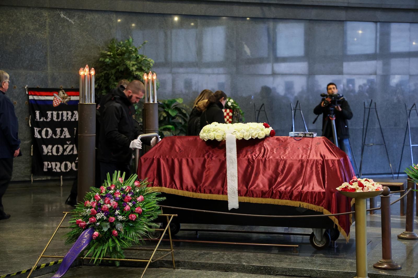 Obitelj i prijatelji oprostili se od Sanjina Španovića. Stigli Milanović, Tomašević, Zajec