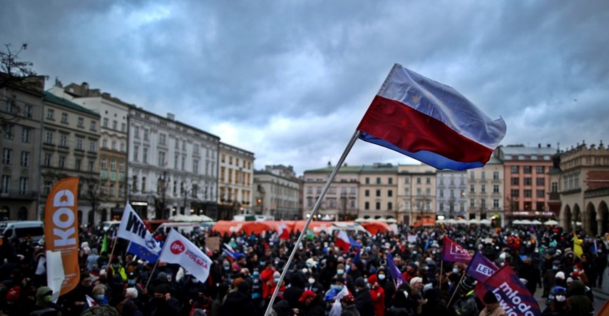 Poljaci prosvjeduju protiv novog zakona. Zbog njega Poljska ušla u sukob i sa SAD-om