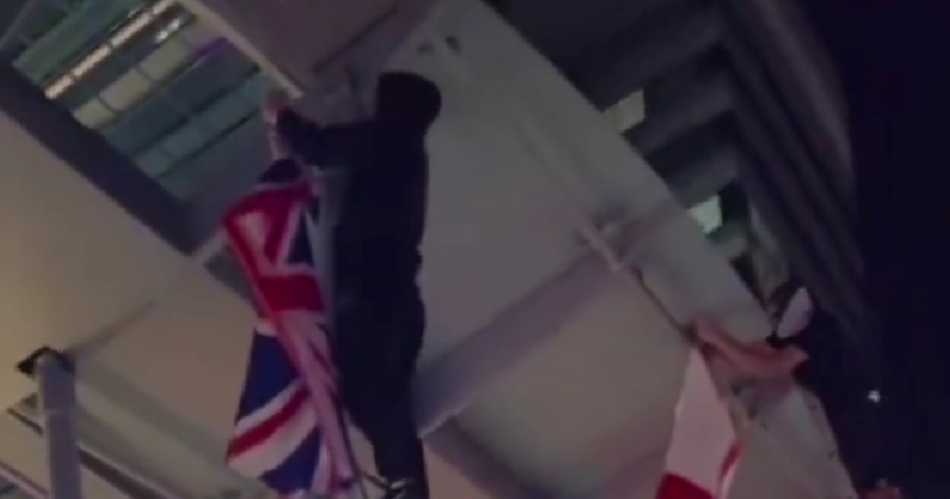 Francuska zabranila ulazak britanskim desničarima zbog akcija protiv migranata